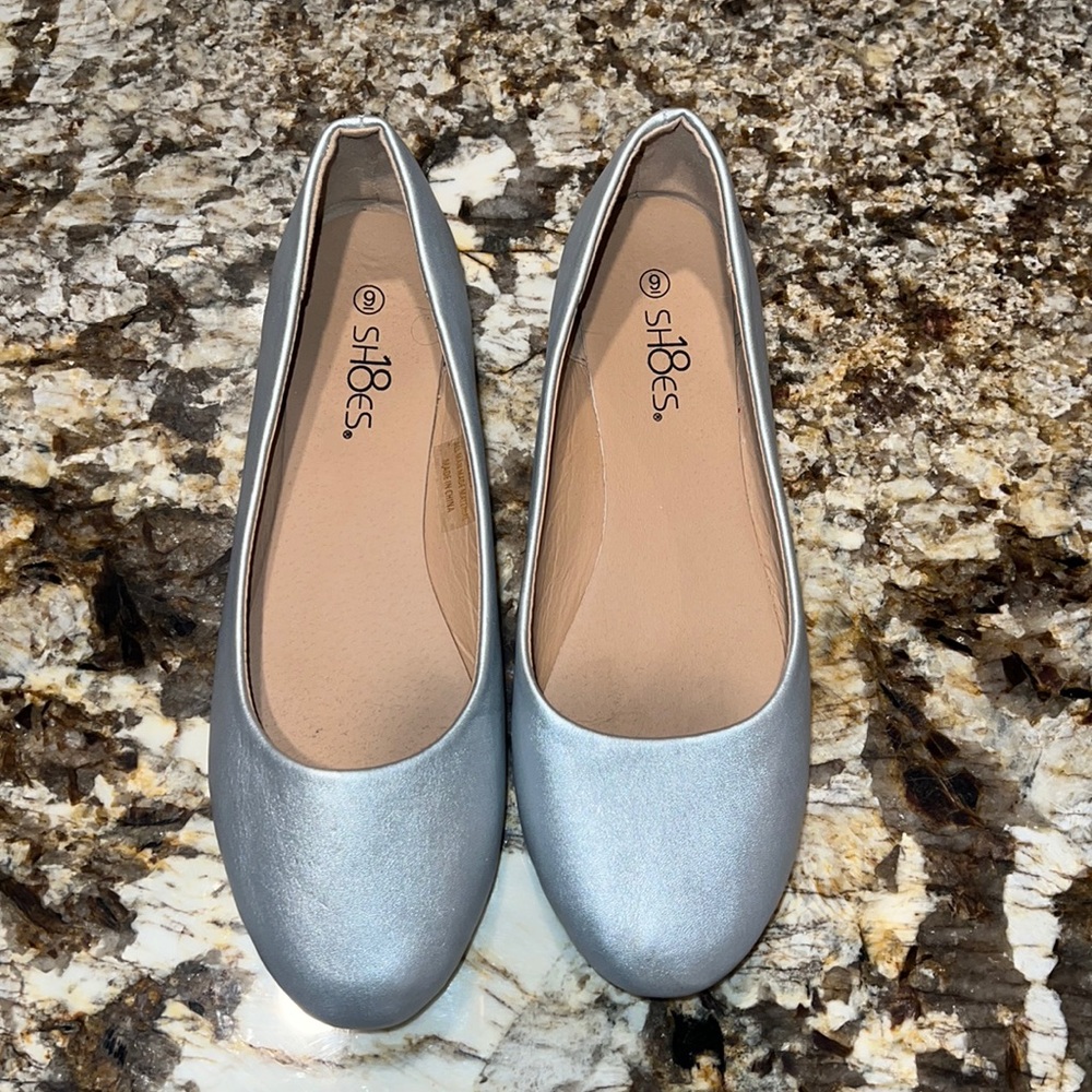 Silver metallic ballerina flats shoes women’s size 9 US comfortable elegant